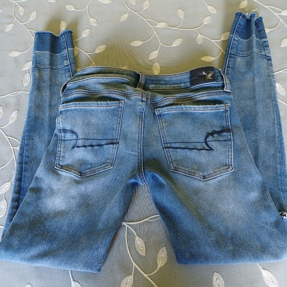 American Eagle Distressed Jeans - Picture 4 of 5